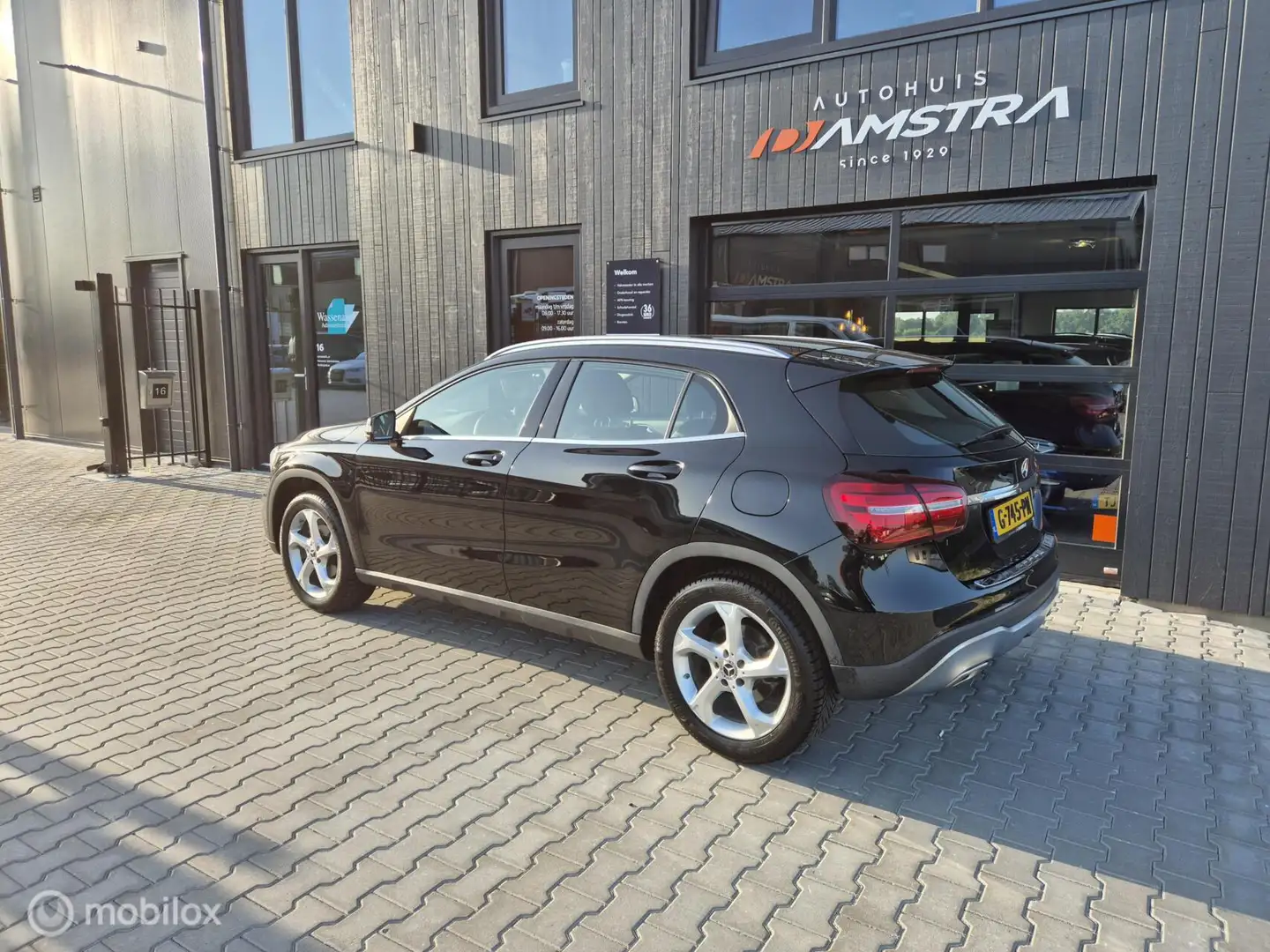 Mercedes-Benz GLA 180 Sport Edition Premium Plus|Airco|Navi|Leder| Zwart - 2