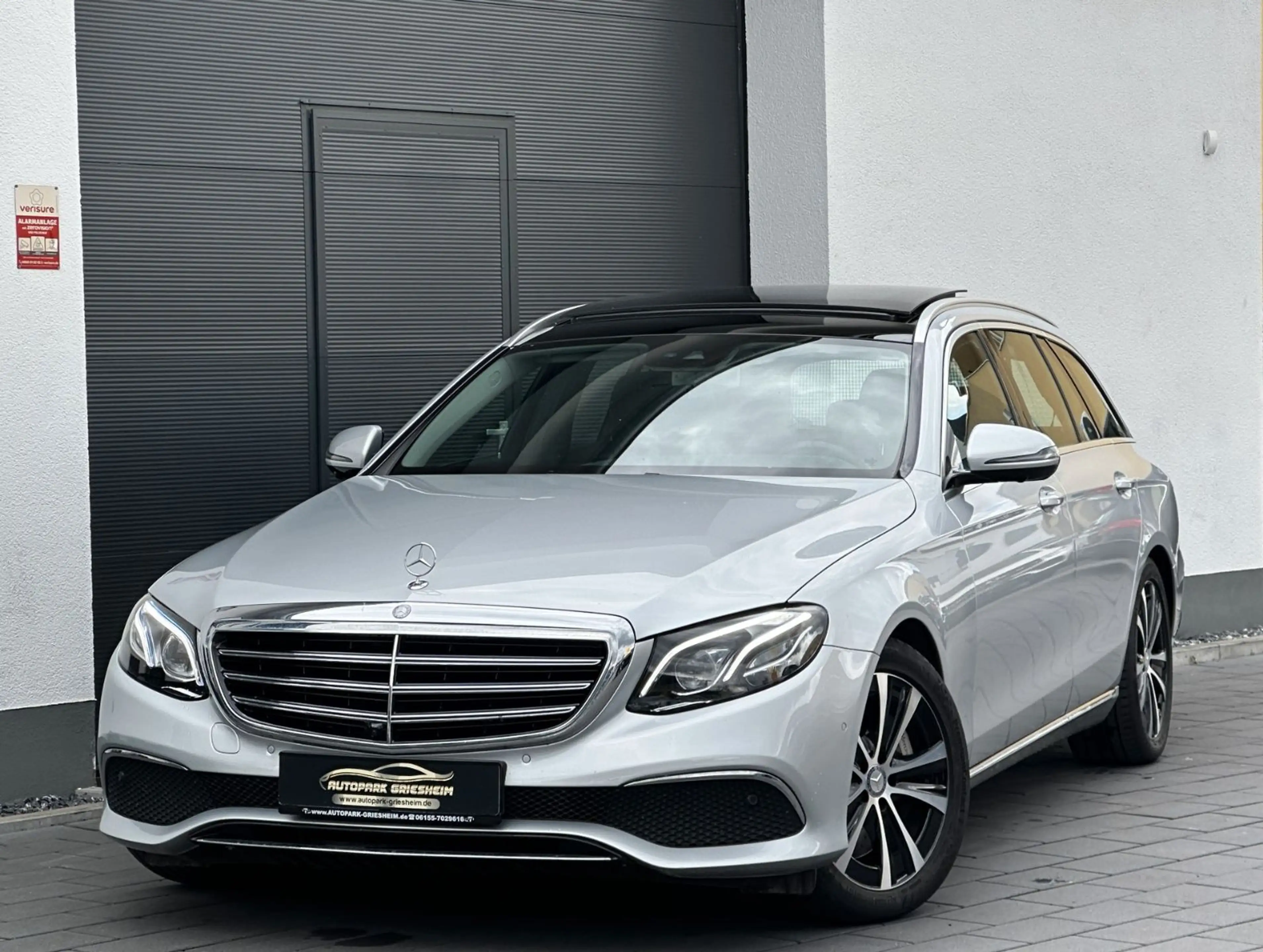 Mercedes-Benz E 400 4Matic 9G*EXCLUSIVE*COMAND*PANO*360°