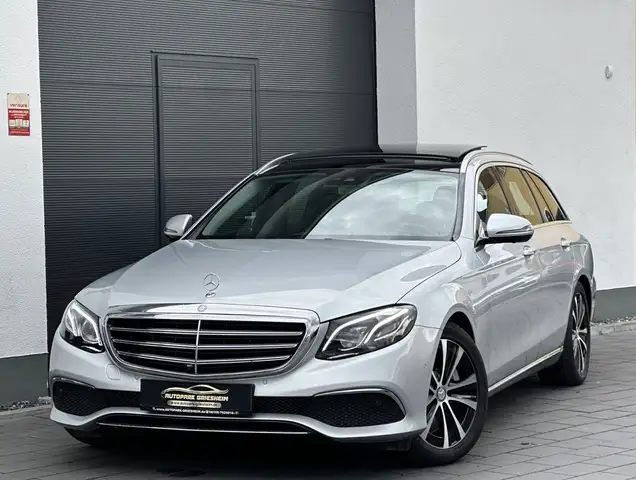 Mercedes-Benz E 400 4Matic 9G*EXCLUSIVE*COMAND*PANO*360°