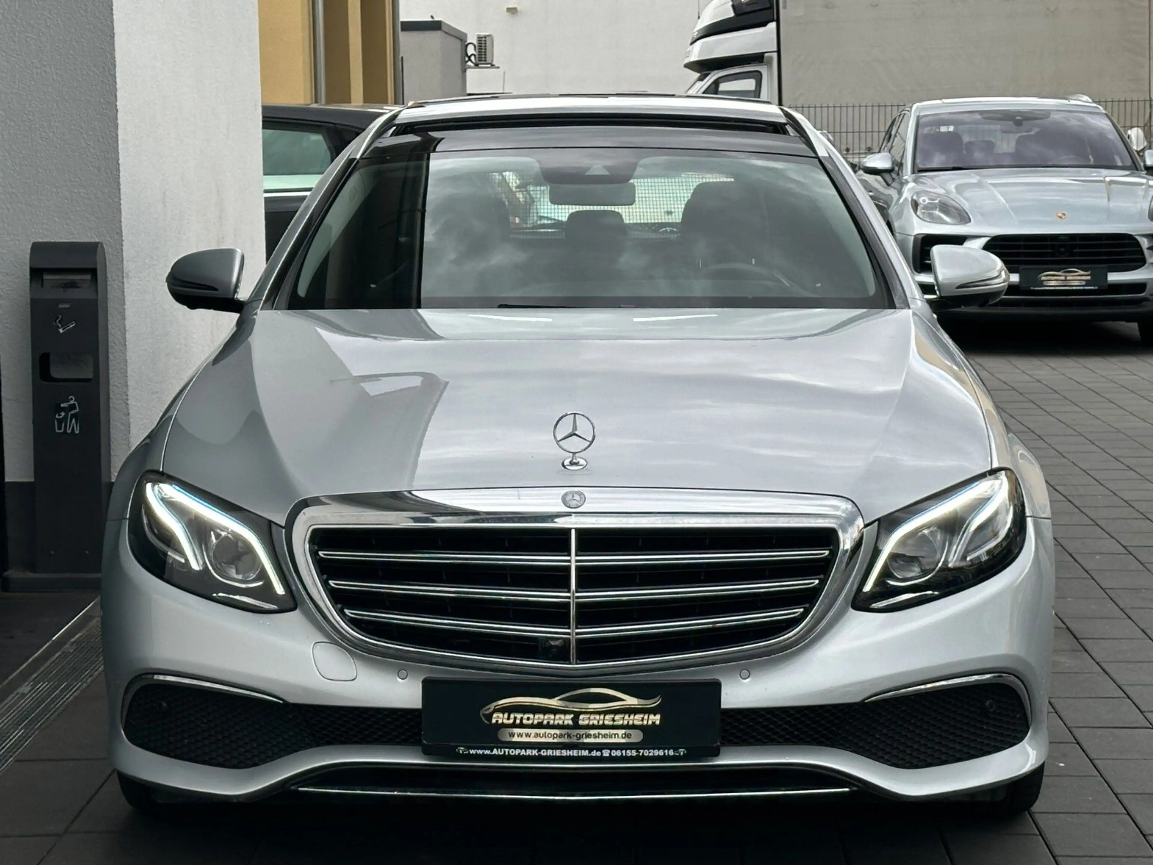 Mercedes-Benz E 400 4Matic 9G*EXCLUSIVE*COMAND*PANO*360° — photo 2