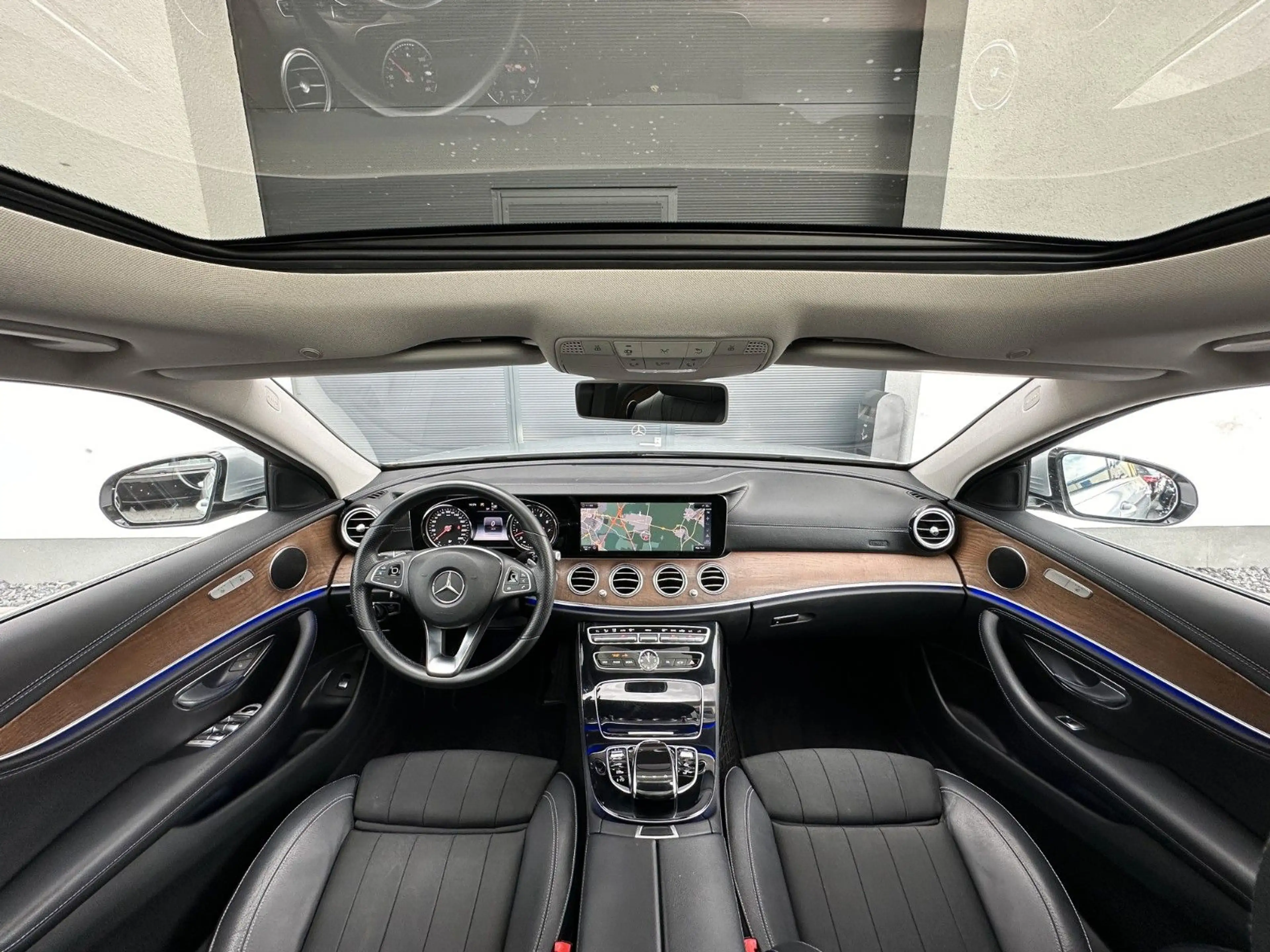 Mercedes-Benz E 400 4Matic 9G*EXCLUSIVE*COMAND*PANO*360° — photo 3