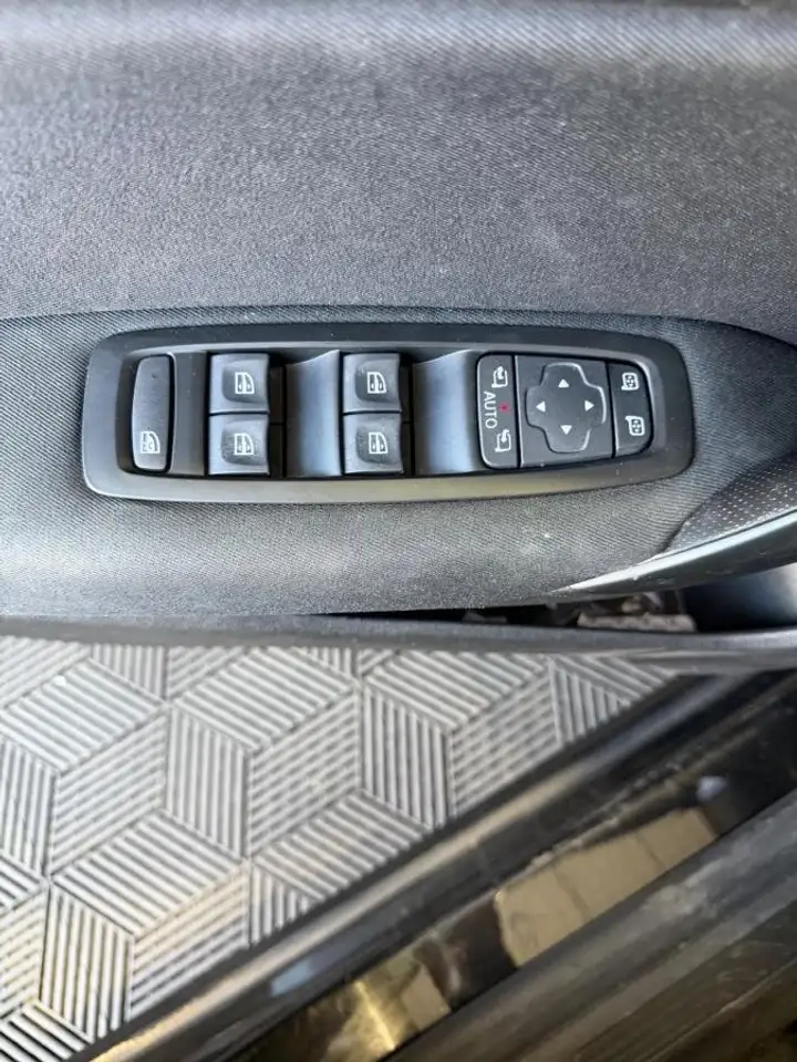 Renault Megane Berline — photo 37
