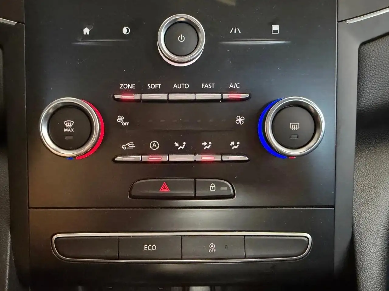 Renault Megane Berline — photo 17