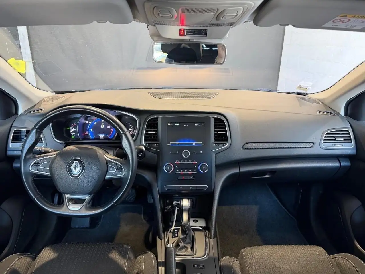 Renault Megane Berline — photo 12