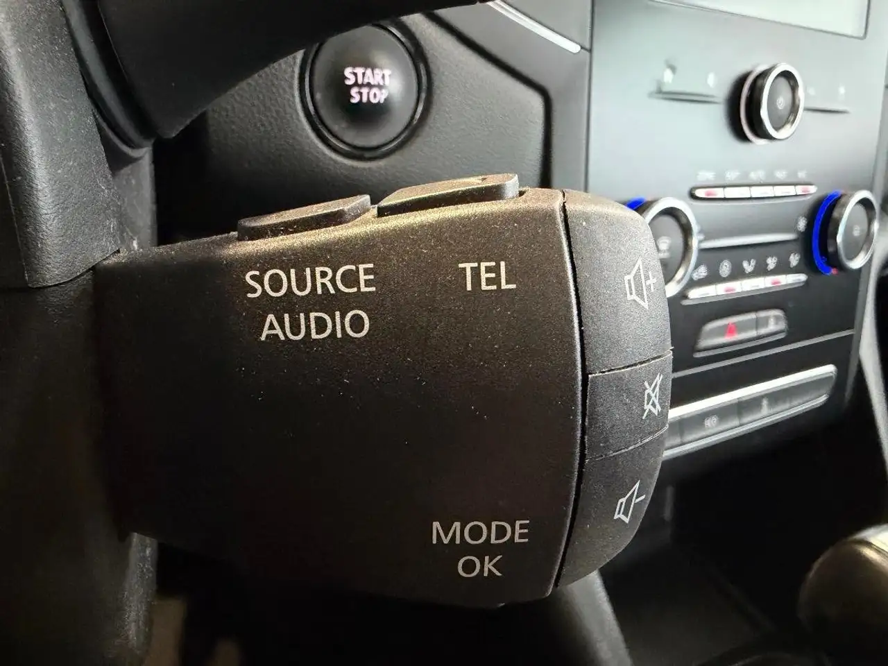 Renault Megane Berline — photo 35