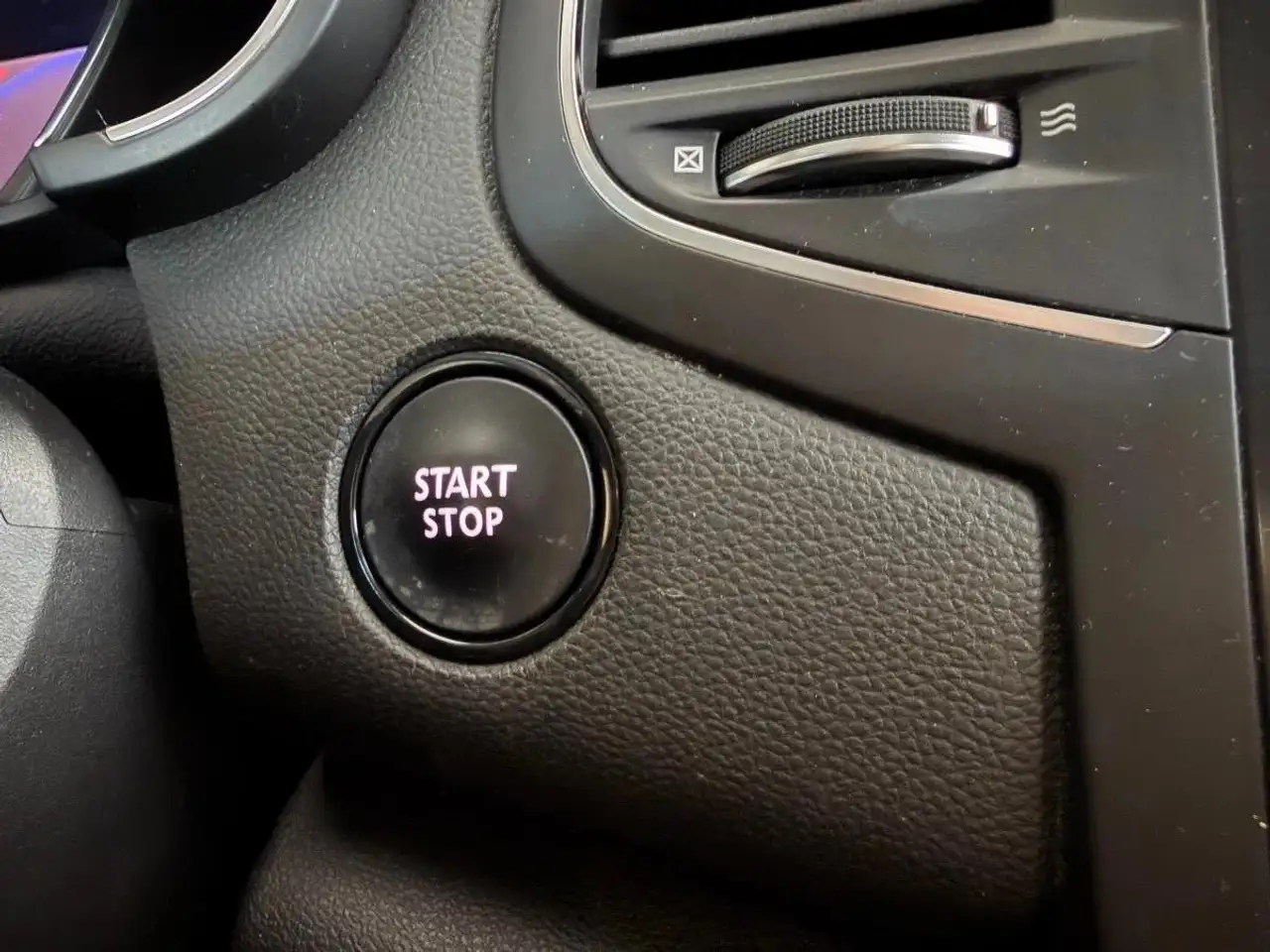 Renault Megane Berline — photo 36