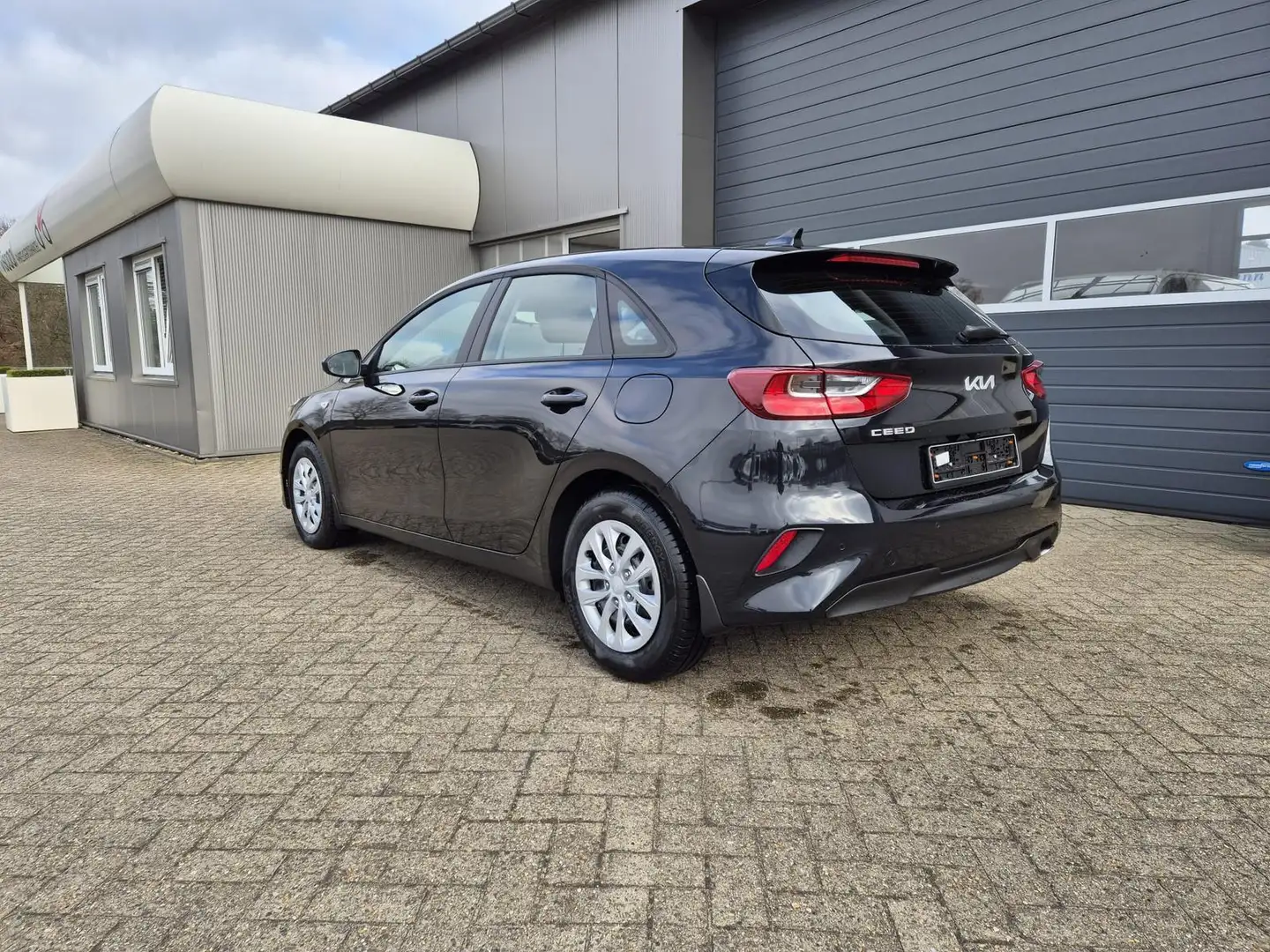 Kia Ceed / cee'd Vision 1.5 T-GDi 140PS Automatik Klimaautomatik... Schwarz - 2