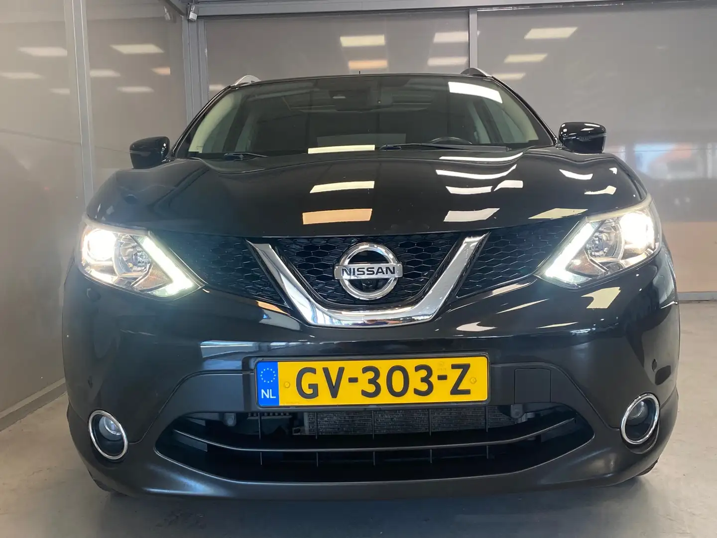 Nissan Qashqai 1.2 Tekna | PANODAK | CLIMA | NAVI| 360 CAMERA | Zwart - 2