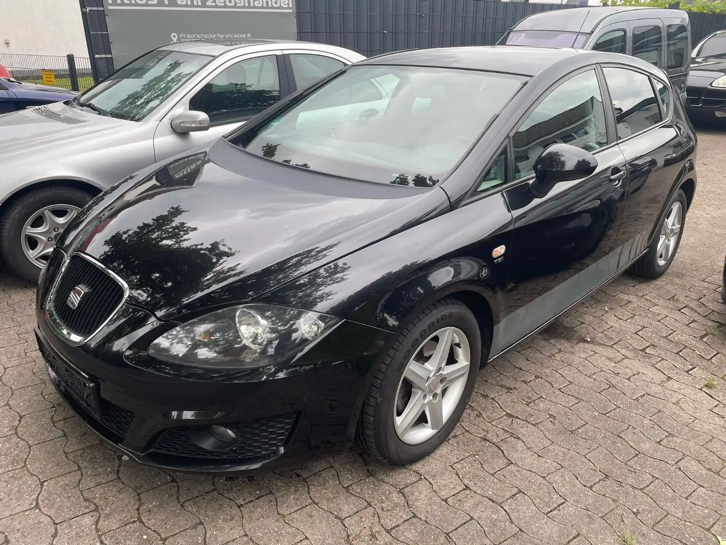 SEAT Leon Reference,Klima,Servo,Alu,TÜV NEU Schwarz - 1