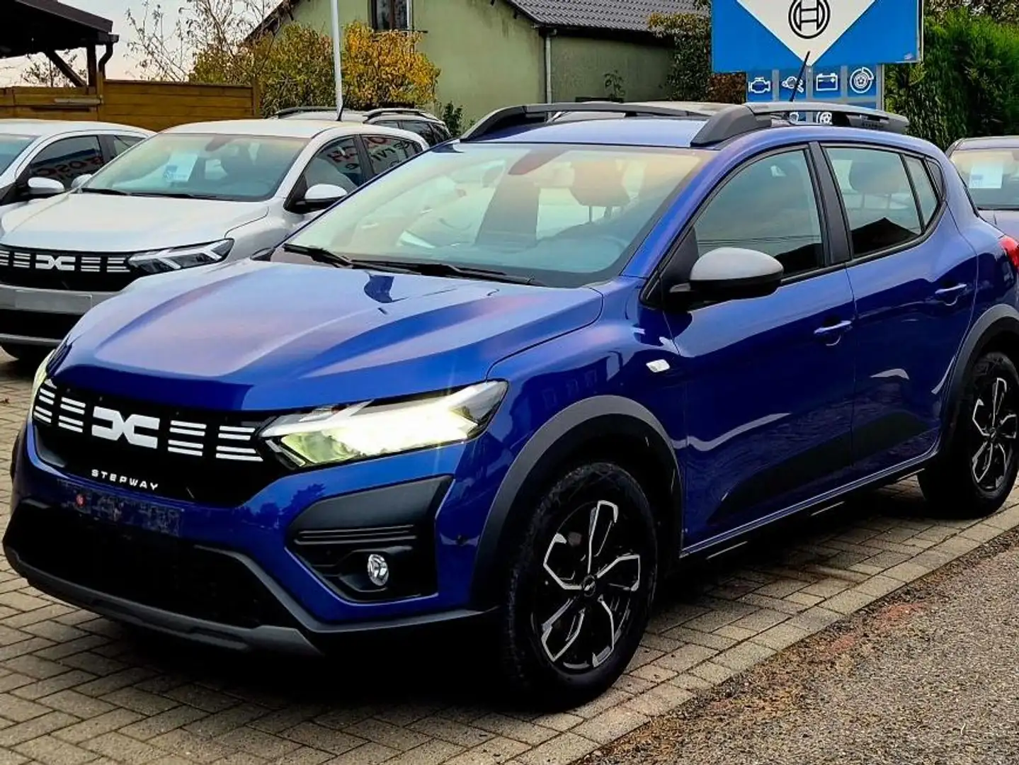Dacia Sandero Sandero Stepway 1.0 TCe AUTOMATIQUE Bleu - 1