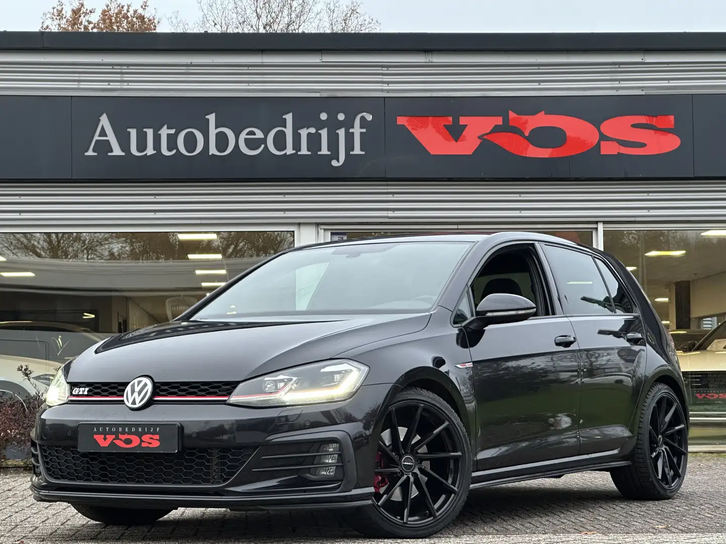 Volkswagen Golf GTI 2.0 TSI | Virtual Cockpit | Navi | ACC | 19" Vosse Zwart - 1