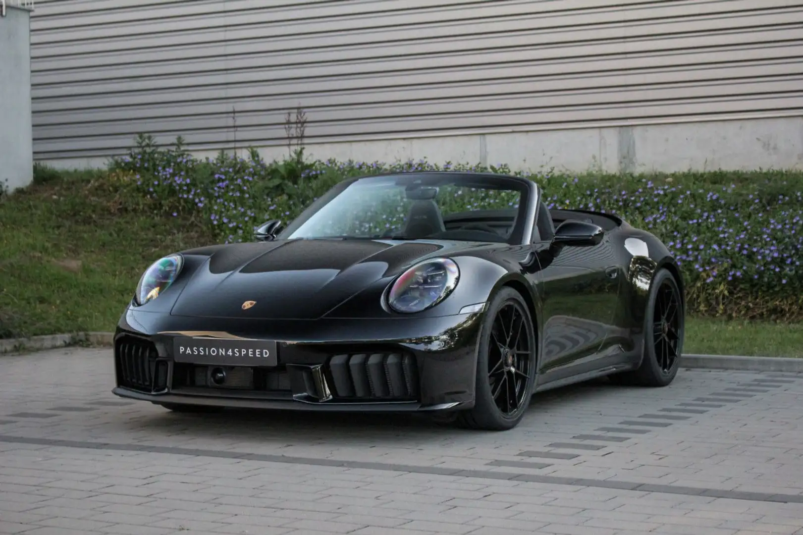 Porsche 992 911 992.2 Carrera 4 GTS T-Hybrid Cabriolet Schwarz - 1