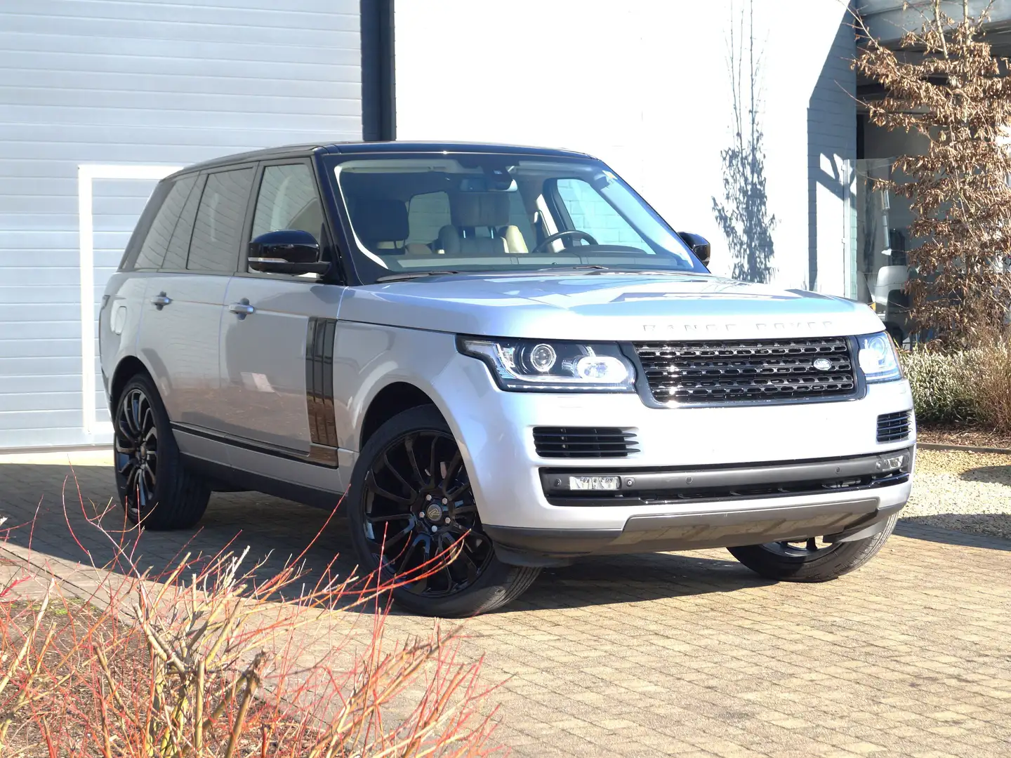 Land Rover Range Rover 3.0 TDV6 Vogue / Pano /360 camera/Full/ Ezüst - 2