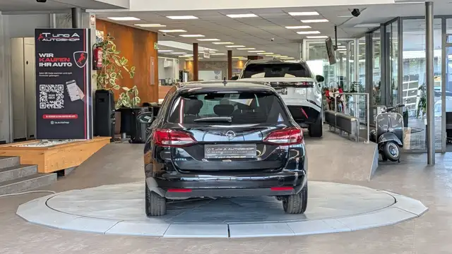 Opel Astra view 8