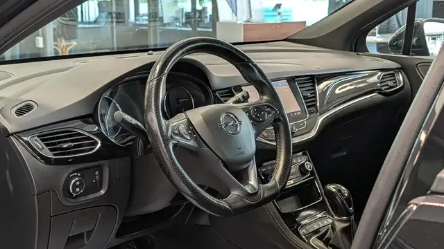 Opel Astra view 12