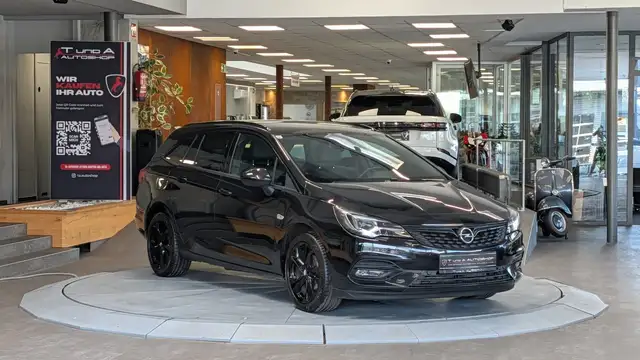Opel Astra view 3