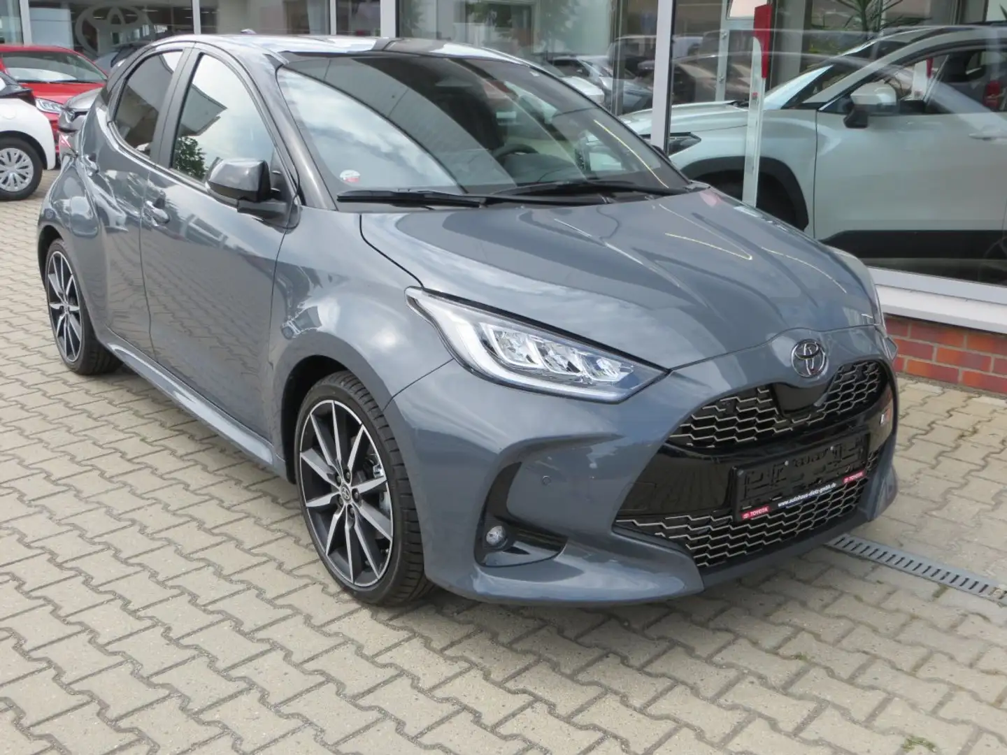 Toyota Yaris 1.5 Dual-VVT-iE Hybrid GR Sport (EURO 6e) Grau - 2