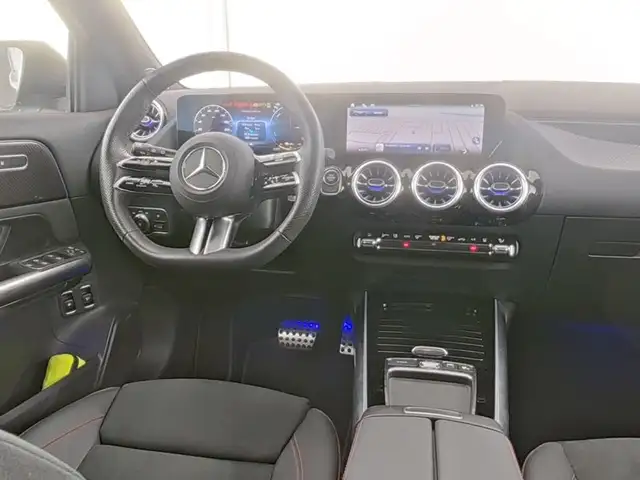 Mercedes-Benz GLA view 7