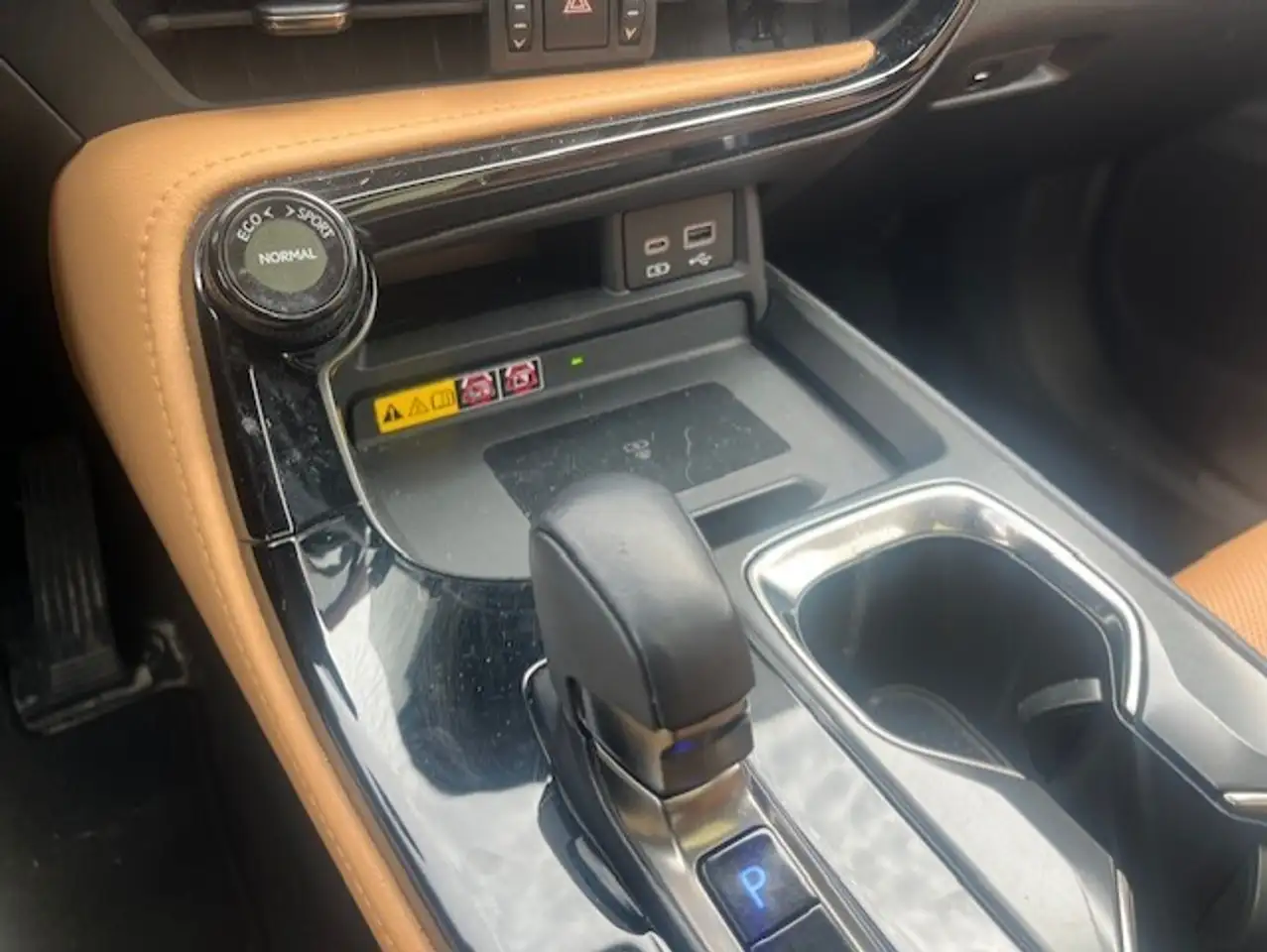 Lexus NX снимка Lexus NX