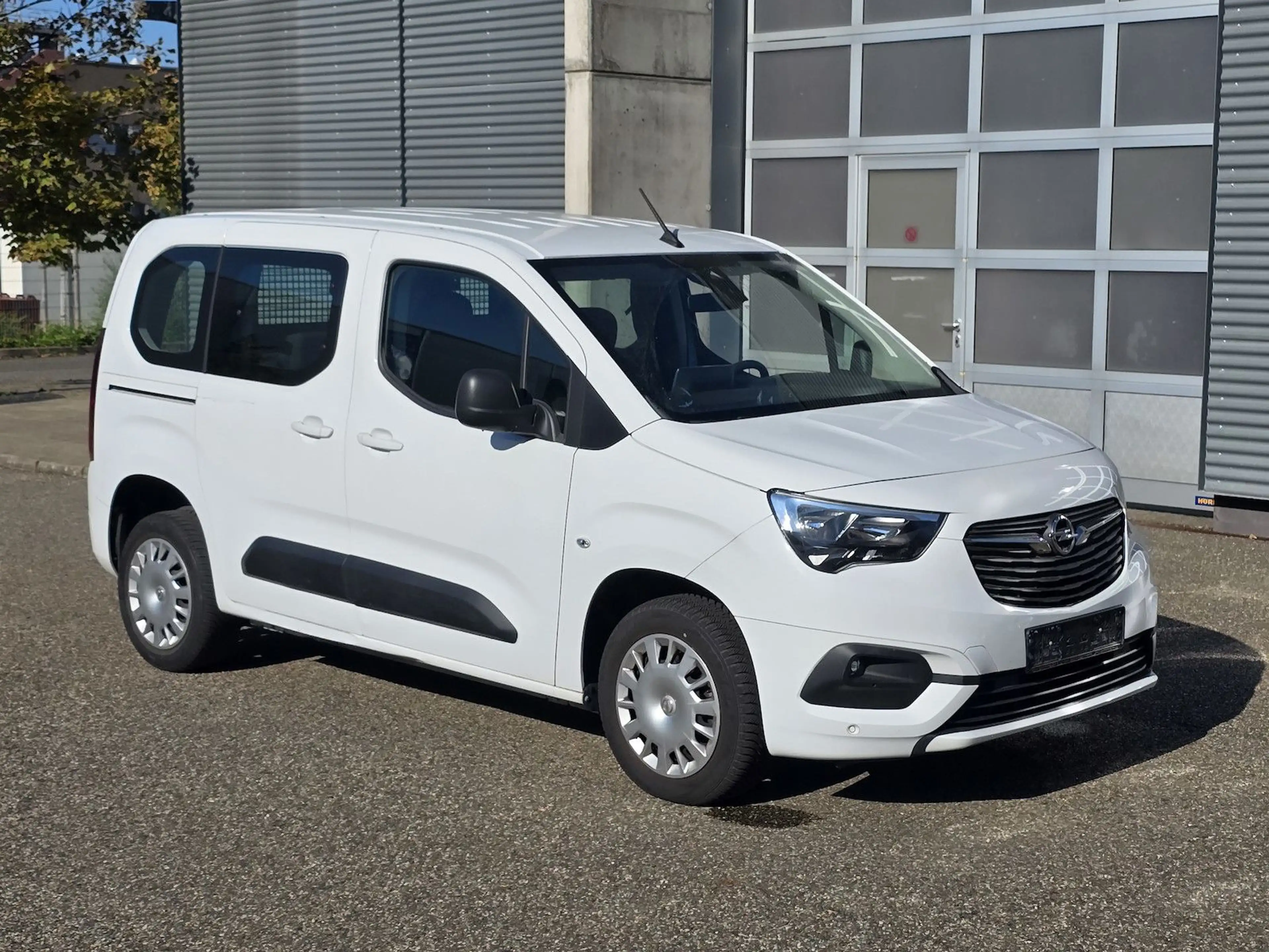 Opel Combo Life 1.2 Edition Klima Kamera — photo 6