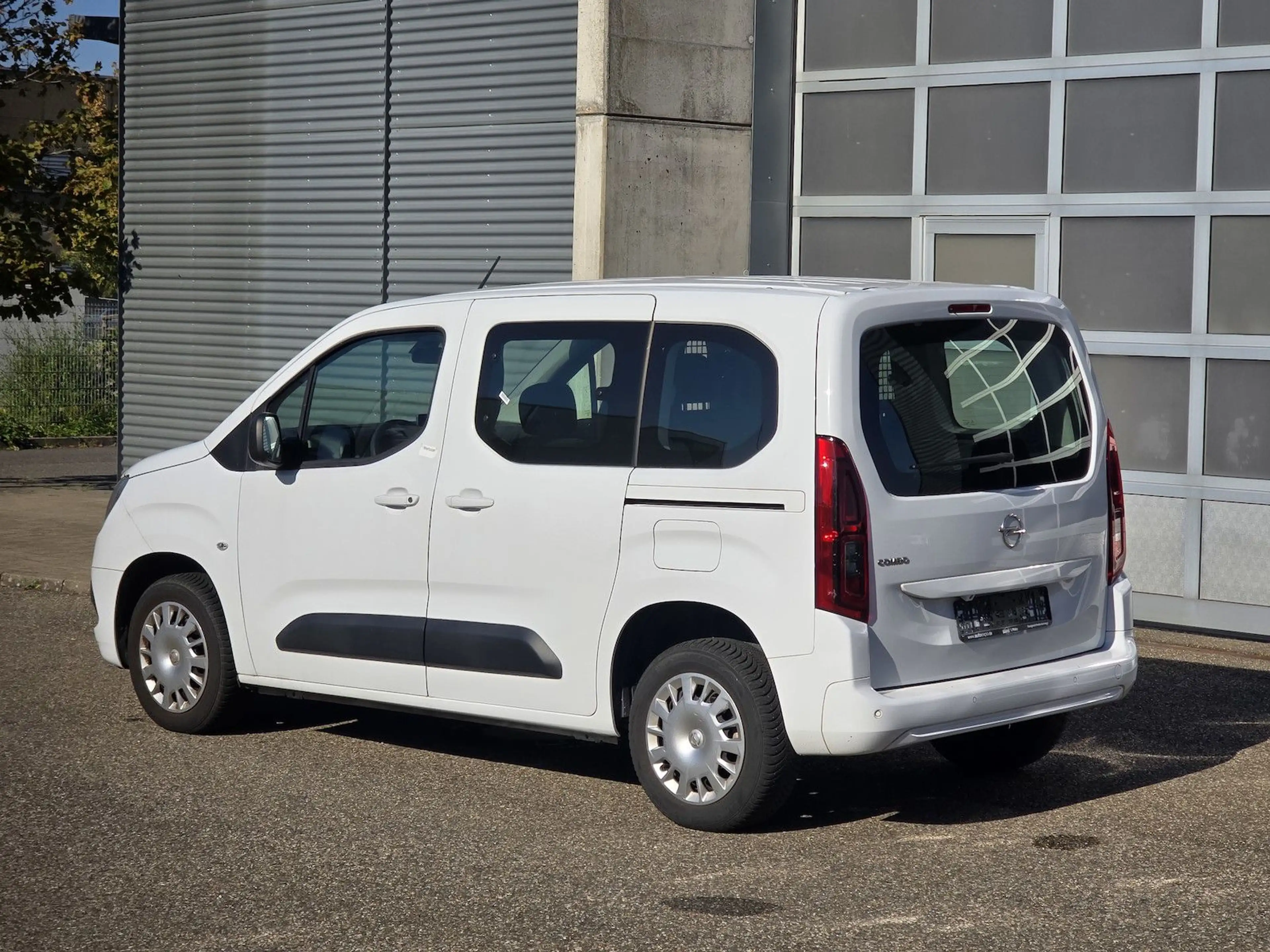 Opel Combo Life 1.2 Edition Klima Kamera — photo 5