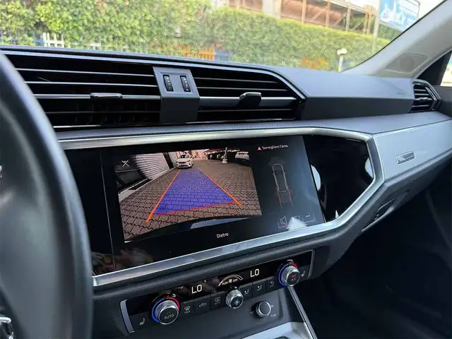 Audi Q3 view 22