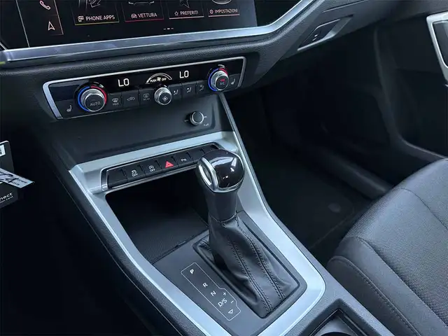 Audi Q3 view 16