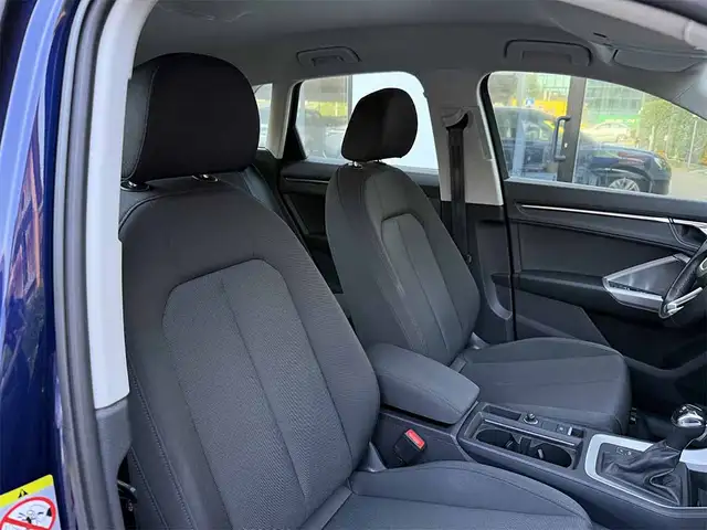 Audi Q3 view 25