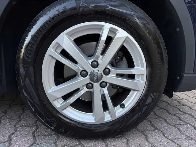 Audi Q3 view 8