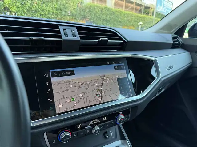 Audi Q3 view 23
