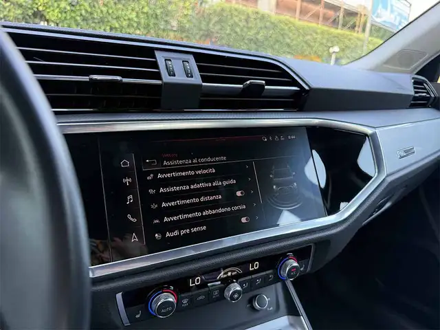 Audi Q3 view 21