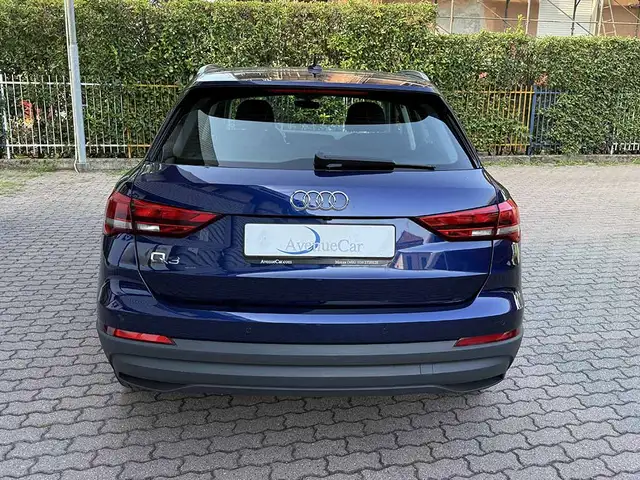 Audi Q3 view 6