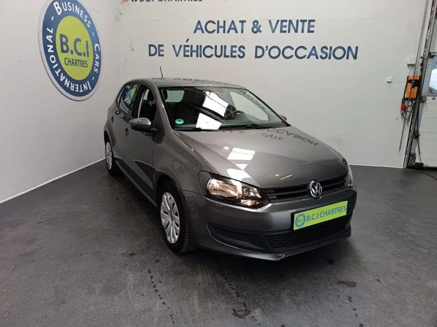 Volkswagen Polo 1.2 60CH TRENDLINE 5P Gris - 2