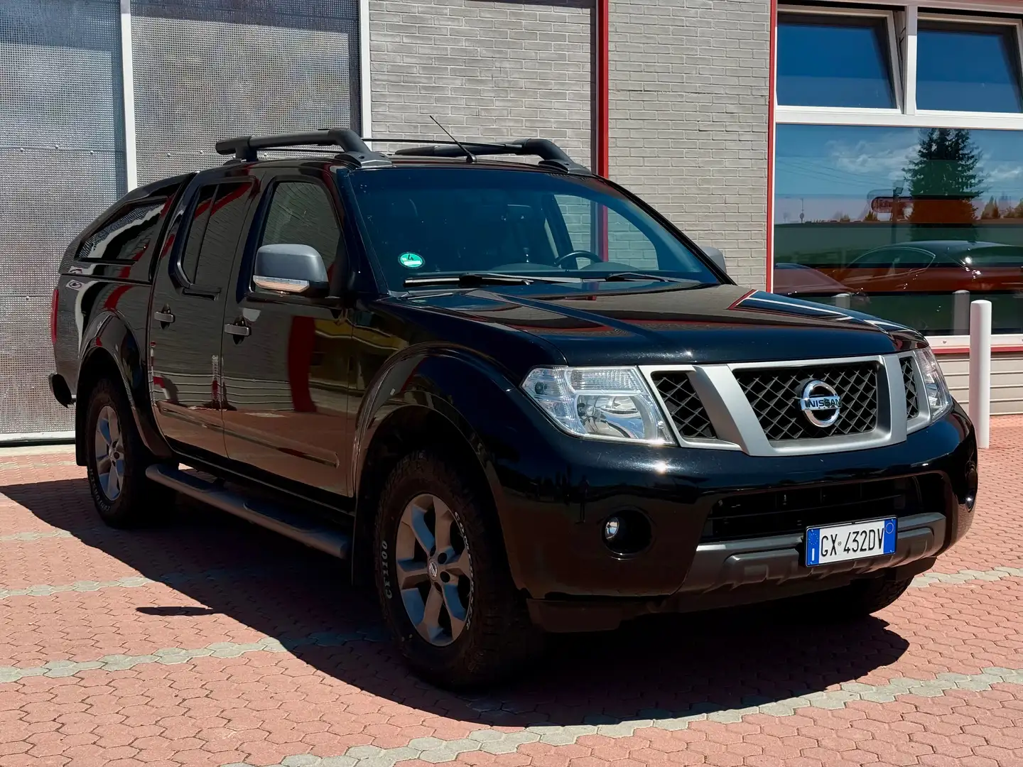 Nissan Navara Navara 2.5 dci k.cab LE Nero - 1