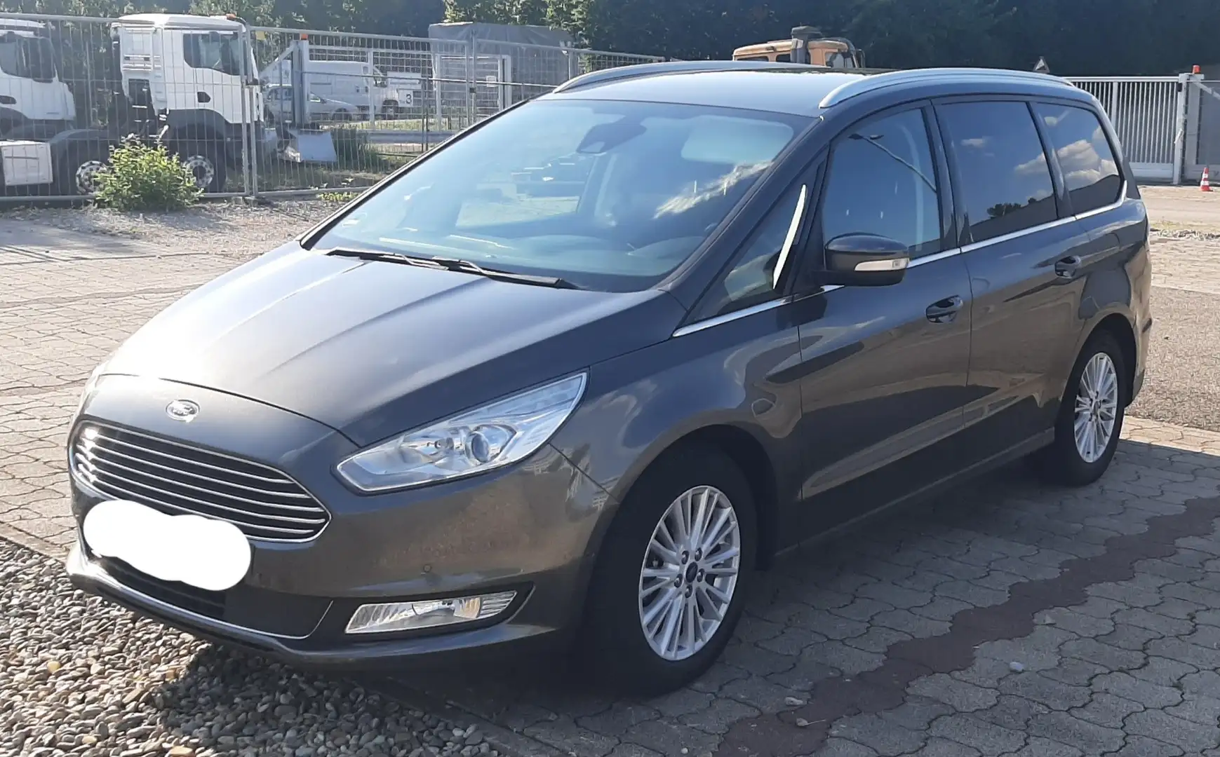 Ford Galaxy Galaxy 2.0 TDCi Aut. Titanium Grau - 1