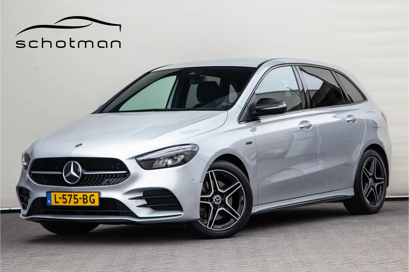 Mercedes-Benz B 250 e AMG Nightpack, Widescreen, Sfeerverlichting, Hyb Gris - 1