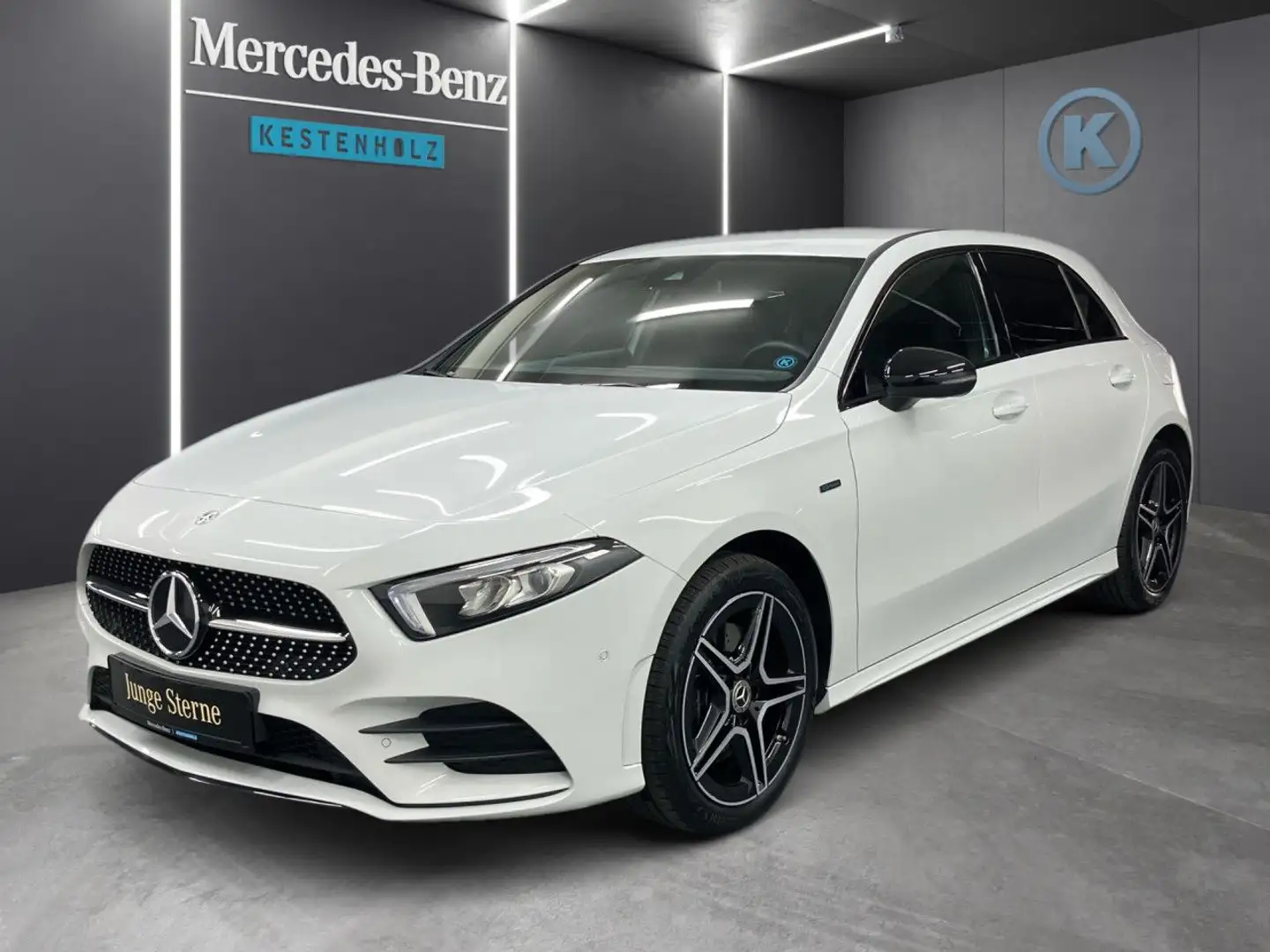 Mercedes-Benz A 250 e AMG+NIGHT+KAMERA+SOUNDSYSTEM+TOTWINKEL Weiß - 2