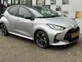 Toyota Yaris 1.5 Hybrid 130 Launch Edition NAVI DRAADLOOS LADEN Grijs - thumbnail 4