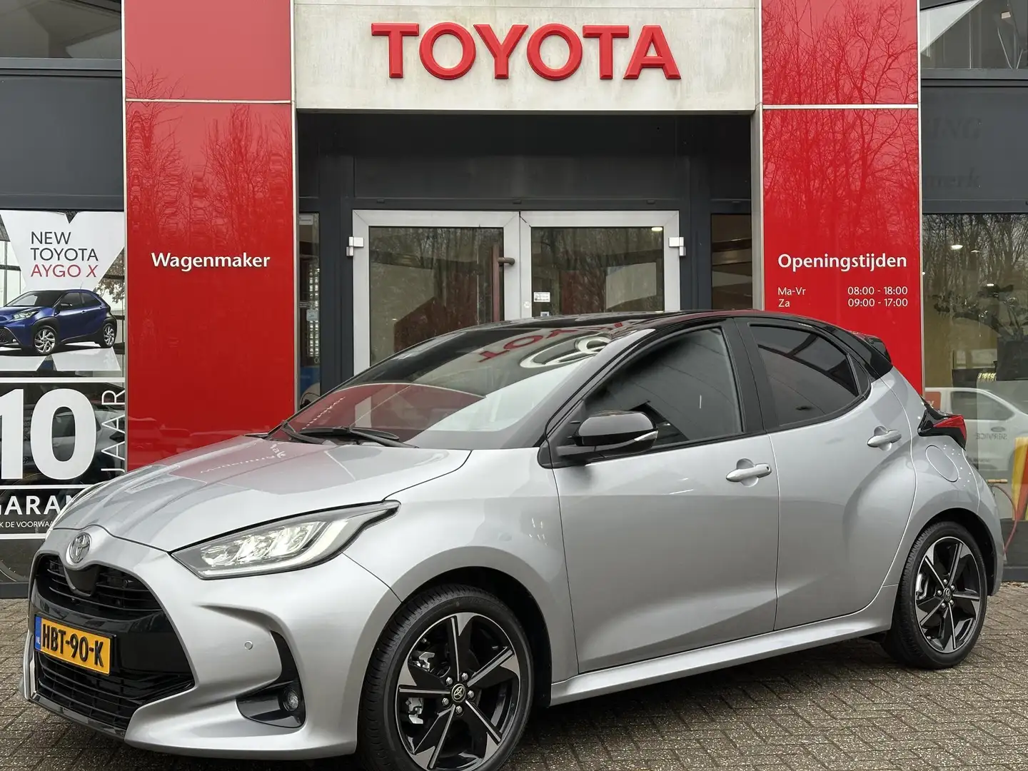 Toyota Yaris 1.5 Hybrid 130 Launch Edition NAVI DRAADLOOS LADEN Grijs - 1