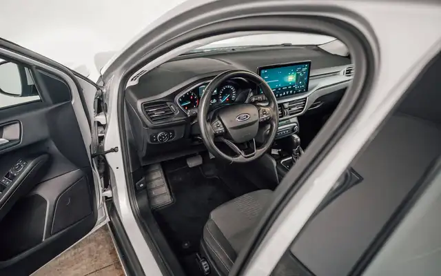 Ford Focus view 8