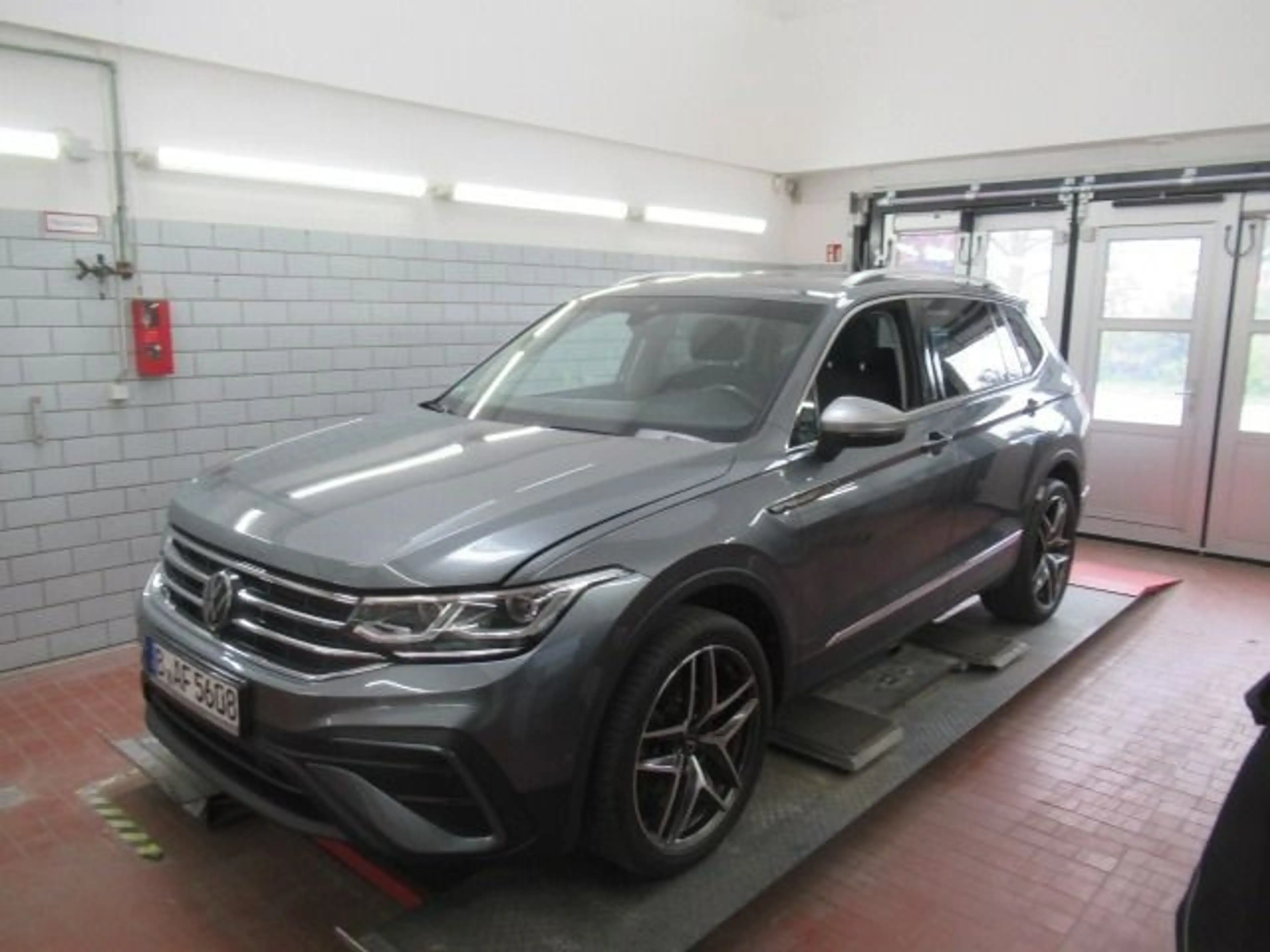 Volkswagen Tiguan Allspace 1.5 TSI Life (EURO 6d) — photo 2