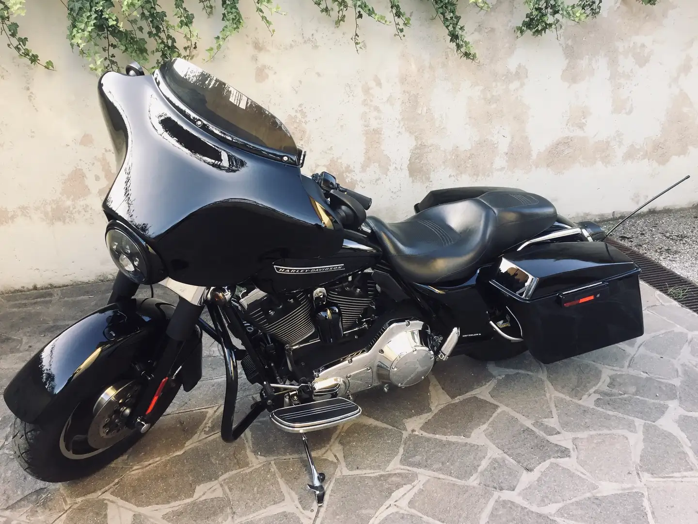 Harley-Davidson Street Glide Fekete - 1