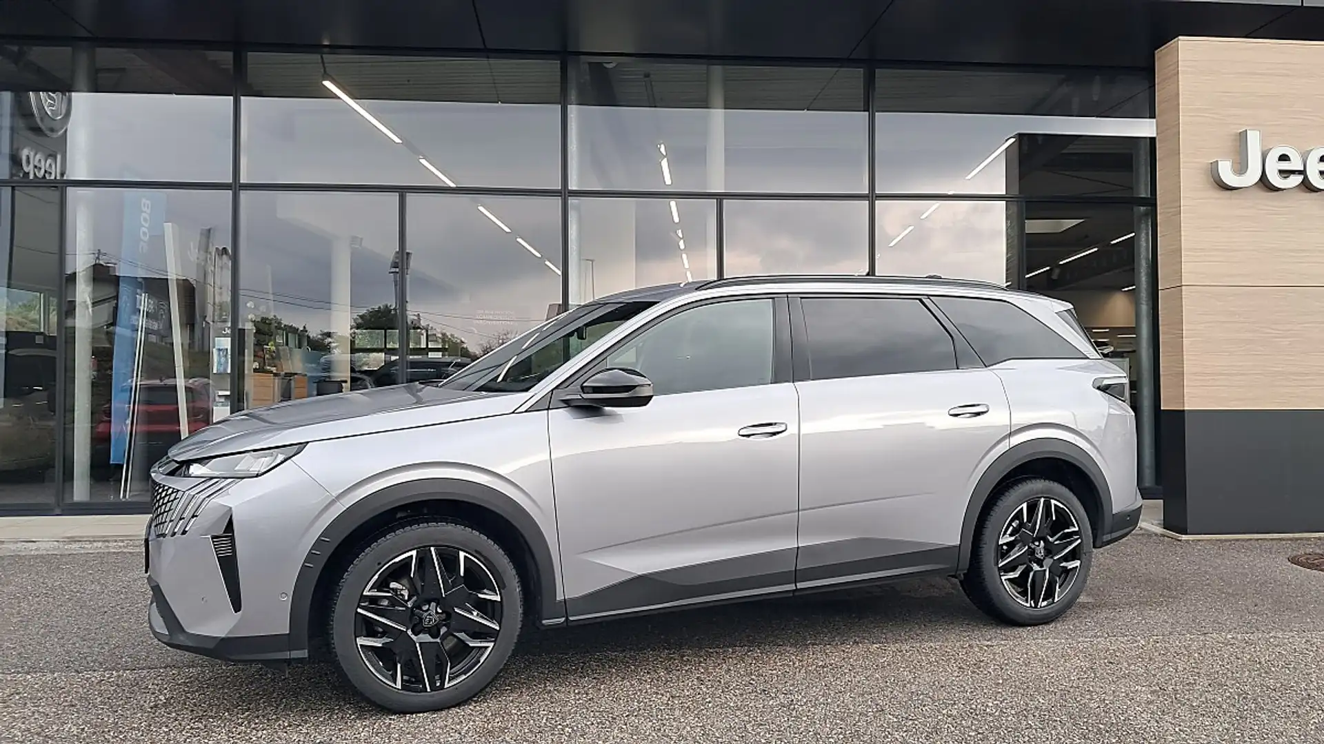 Peugeot 5008 mHEV 145 e-DCS6 Aut. Grau - 2