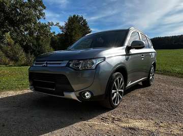 Outlander 2.2 DI-D 4WD Aut. Diamant Edition