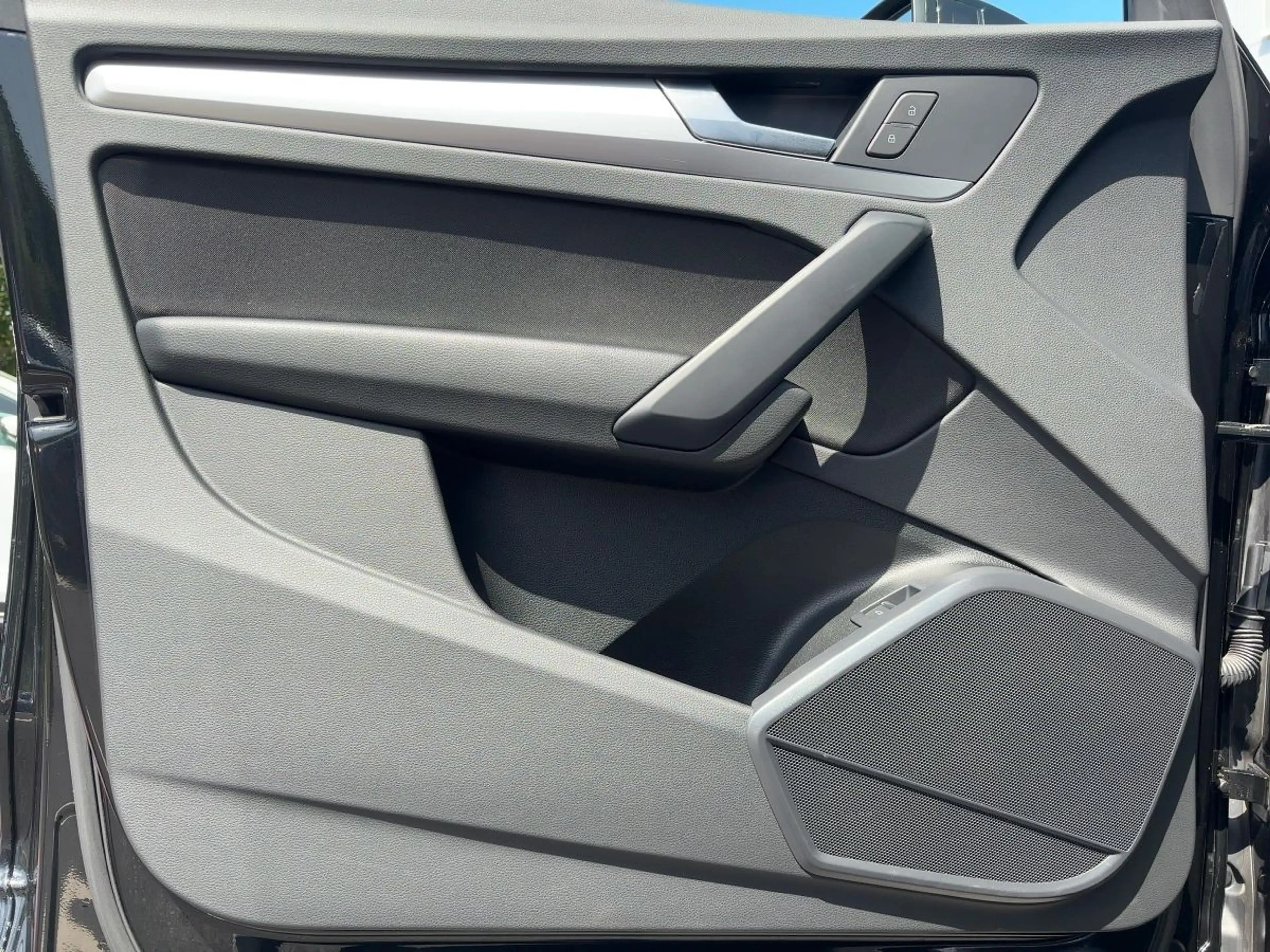 Audi Q5 SUV S line 40 TDI quattro S tronic LED SW — photo 14