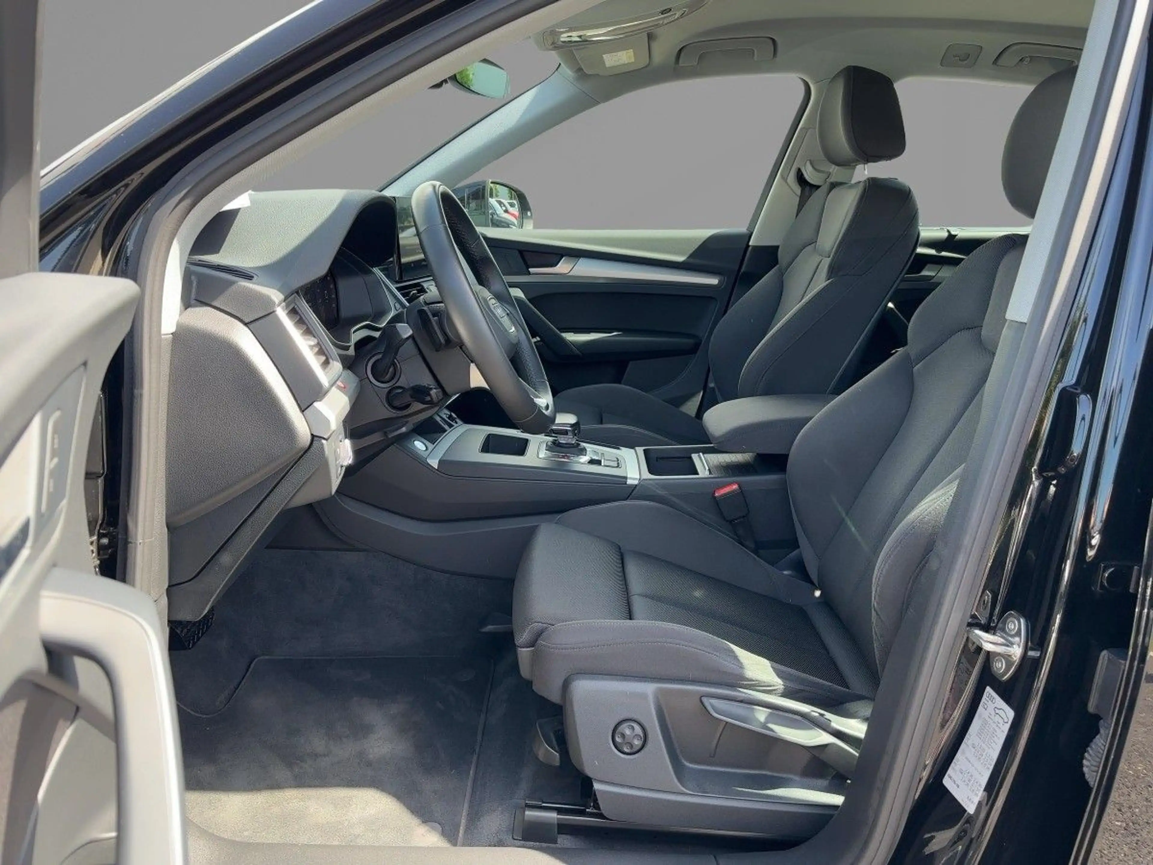 Audi Q5 SUV S line 40 TDI quattro S tronic LED SW — photo 8