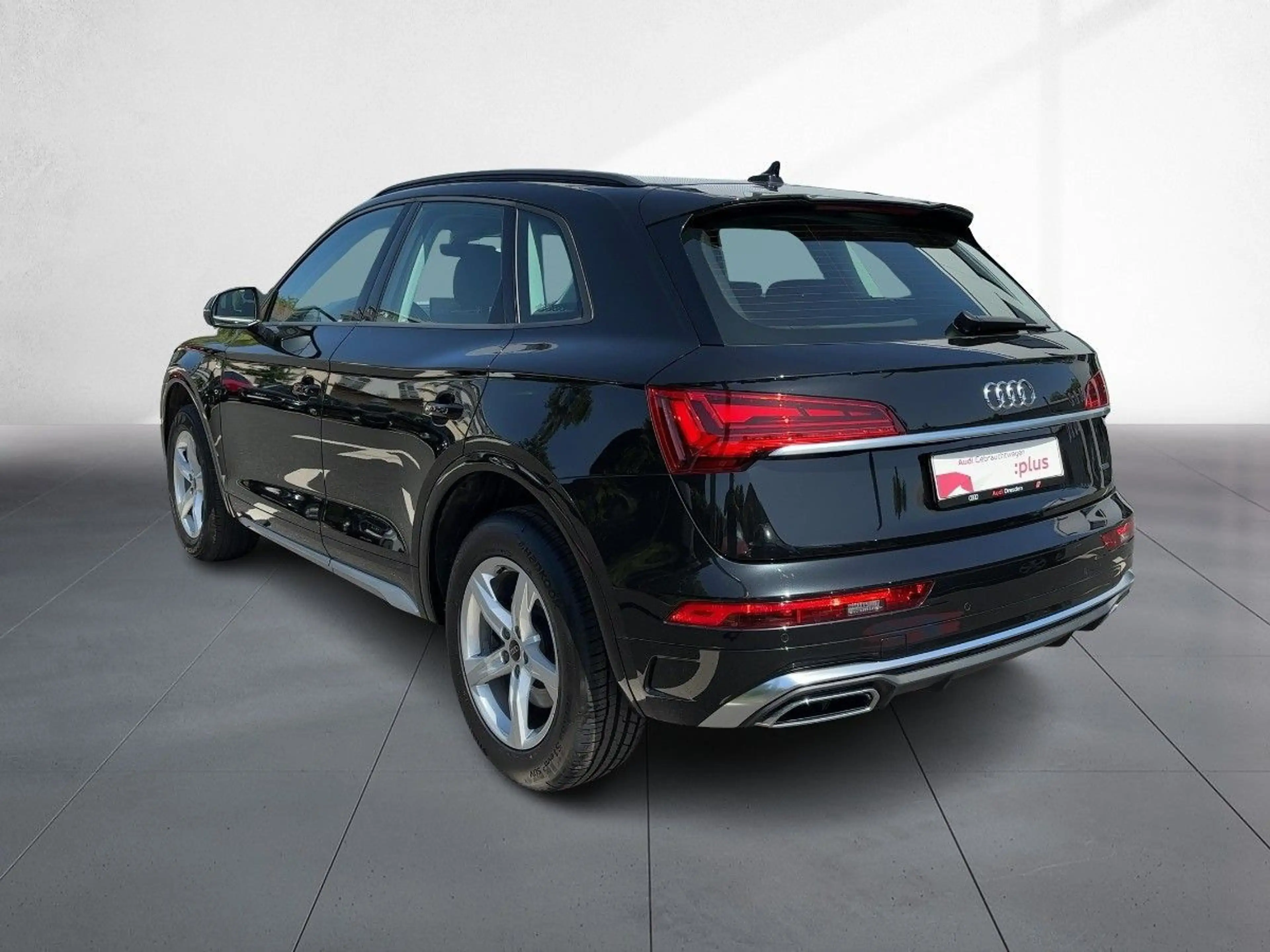 Audi Q5 SUV S line 40 TDI quattro S tronic LED SW — photo 3