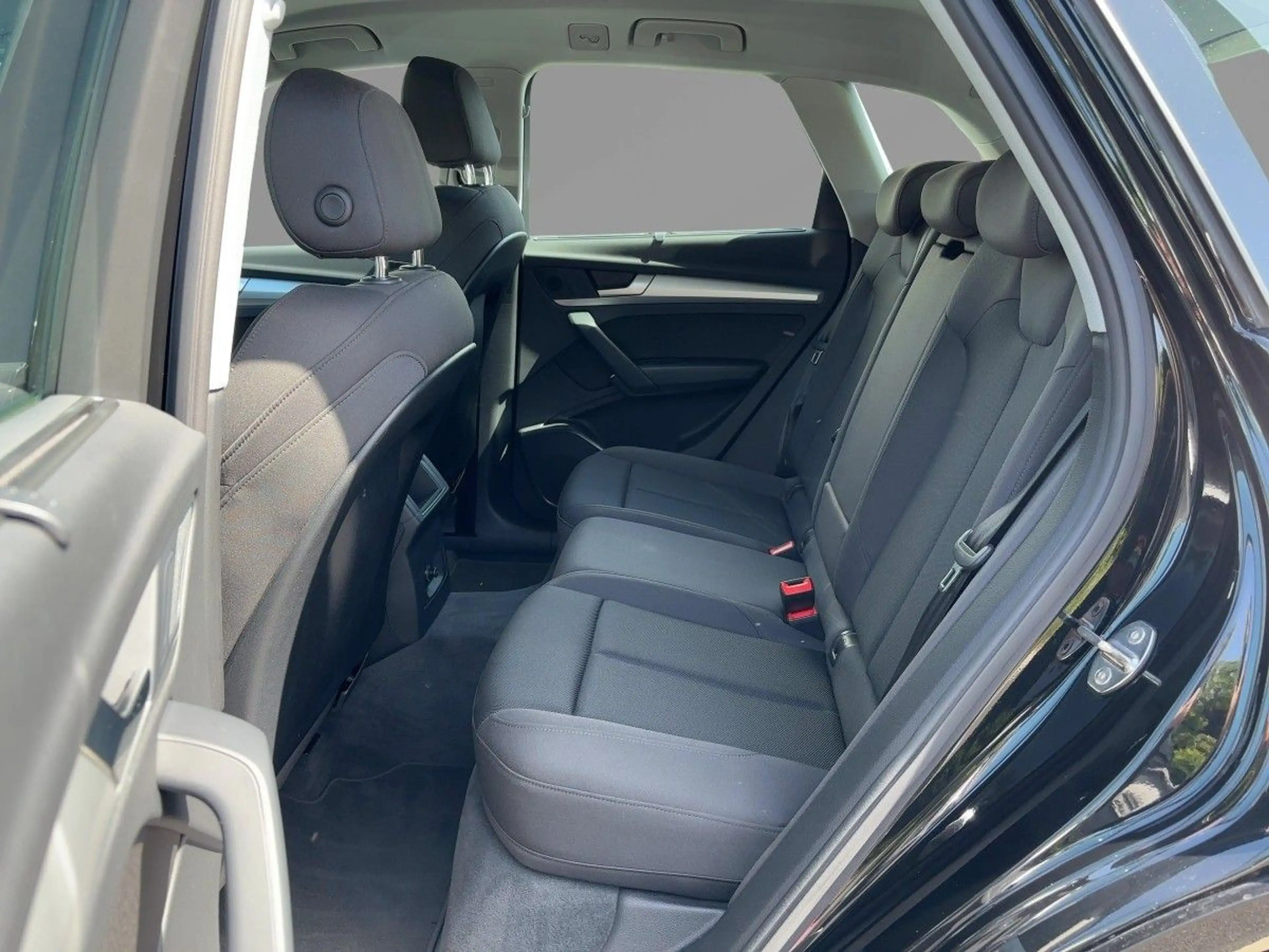 Audi Q5 SUV S line 40 TDI quattro S tronic LED SW — photo 9