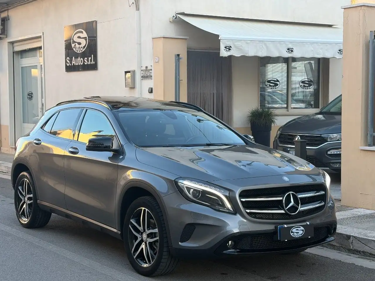 Mercedes-Benz GLA 200