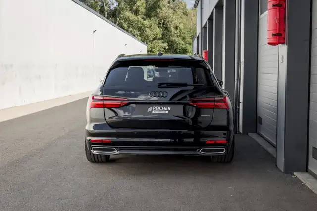 Audi A6 Avant view 5